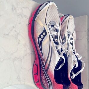 Saucony womens size 11